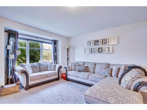 10536 Cityscape Drive Ne, Calgary, AB - Indoor Photo Showing Living Room