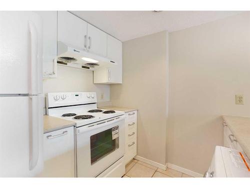 1105-738 3 Avenue Sw, Calgary, AB - Indoor Photo Showing Kitchen