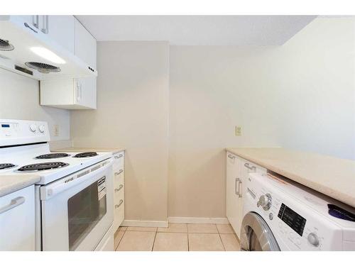 1105-738 3 Avenue Sw, Calgary, AB - Indoor Photo Showing Laundry Room