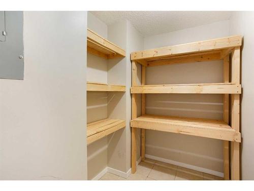 1105-738 3 Avenue Sw, Calgary, AB - Indoor With Storage