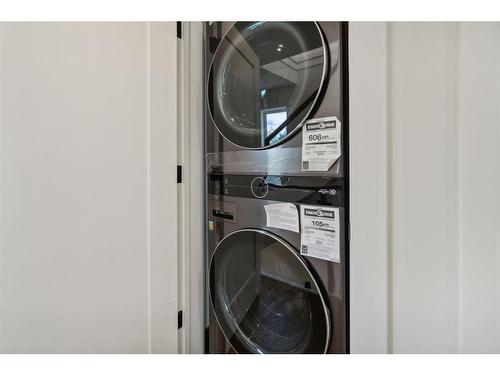 1-742 Memorial Drive Nw, Calgary, AB - Indoor Photo Showing Laundry Room