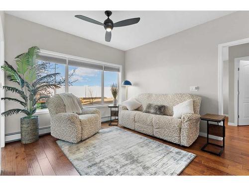 206-4403 67A Avenue, Olds, AB - Indoor Photo Showing Living Room