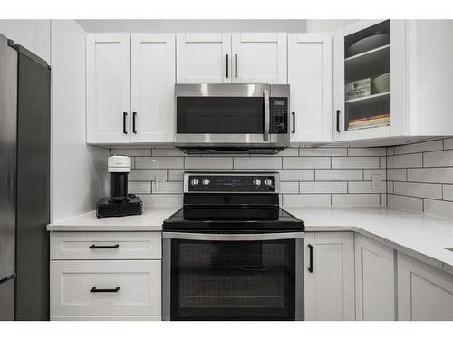 59 River Rock Way Se, Calgary, AB - Indoor Photo Showing Kitchen