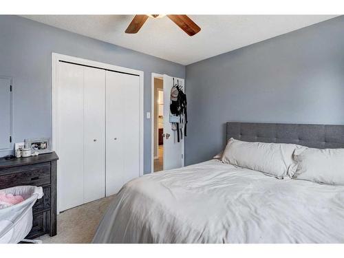 5202 Bowness Road Nw, Calgary, AB - Indoor Photo Showing Bedroom