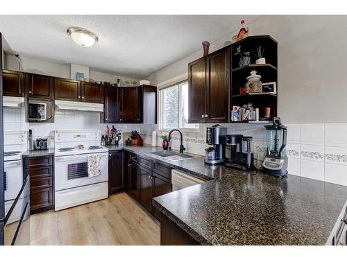 5202 Bowness Road Nw, Calgary, AB - Indoor Photo Showing Kitchen