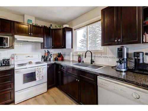 5202 Bowness Road Nw, Calgary, AB - Indoor Photo Showing Kitchen