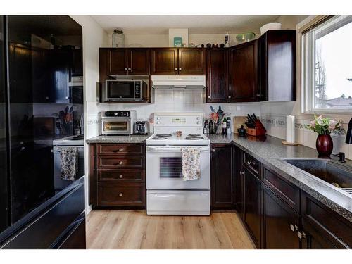 5202 Bowness Road Nw, Calgary, AB - Indoor Photo Showing Kitchen