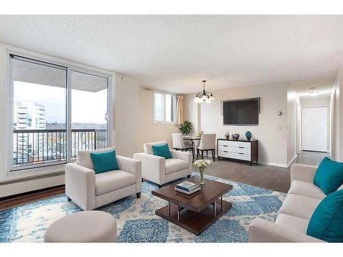 1114-738 3 Avenue Sw, Calgary, AB - Indoor Photo Showing Living Room