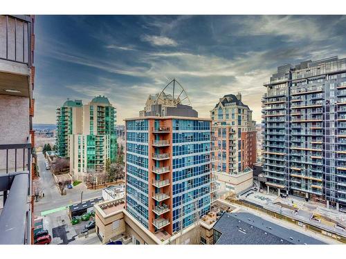 1114-738 3 Avenue Sw, Calgary, AB - Outdoor With Balcony With Facade