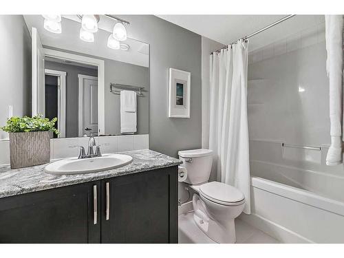 133 Drake Landing Heath, Okotoks, AB - Indoor Photo Showing Bathroom