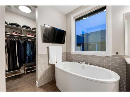 84 Clear Creek Place, Rural Rocky View County, AB - Indoor Photo Showing Bathroom