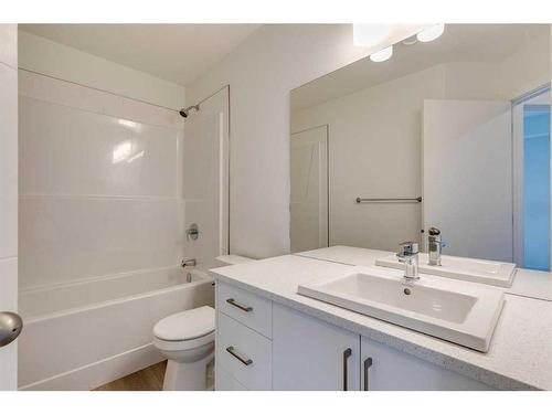 38-2117 81 Street Sw, Calgary, AB - Indoor Photo Showing Bathroom