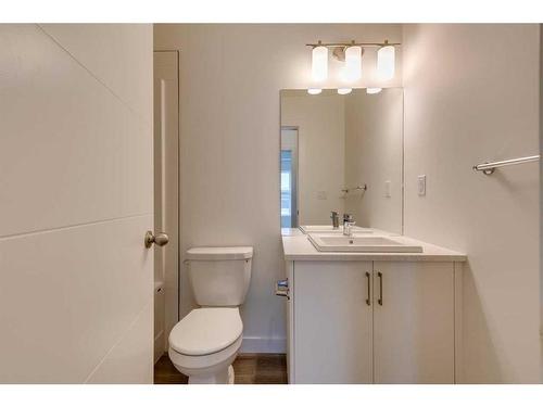 38-2117 81 Street Sw, Calgary, AB - Indoor Photo Showing Bathroom