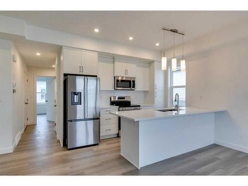 38-2117 81 Street Sw, Calgary, AB - Indoor Photo Showing Kitchen With Upgraded Kitchen