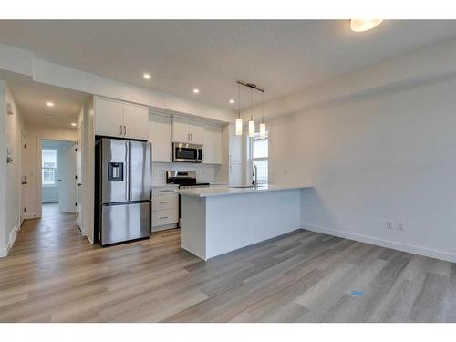 38-2117 81 Street Sw, Calgary, AB - Indoor Photo Showing Kitchen