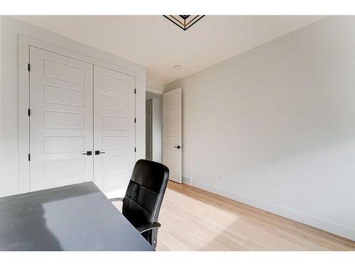 2227 32 Avenue Sw, Calgary, AB - Indoor Photo Showing Other Room