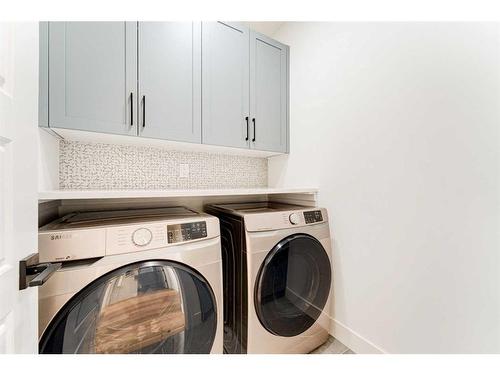 2227 32 Avenue Sw, Calgary, AB - Indoor Photo Showing Laundry Room