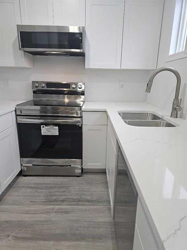 9-801 6 Street, Canmore, AB - Indoor Photo Showing Kitchen With Double Sink