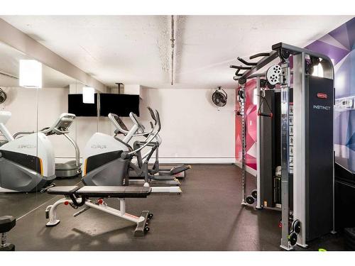 128-510 Edmonton Trail Ne, Calgary, AB - Indoor Photo Showing Gym Room