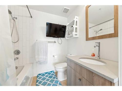 808-205 Riverfront Avenue Sw, Calgary, AB - Indoor Photo Showing Bathroom