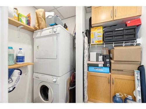 808-205 Riverfront Avenue Sw, Calgary, AB - Indoor Photo Showing Laundry Room