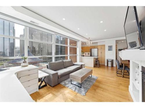 808-205 Riverfront Avenue Sw, Calgary, AB - Indoor Photo Showing Living Room