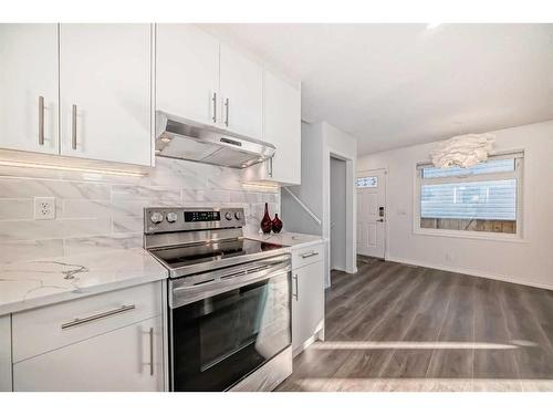 908 Riverbend Drive Se, Calgary, AB - Indoor Photo Showing Kitchen