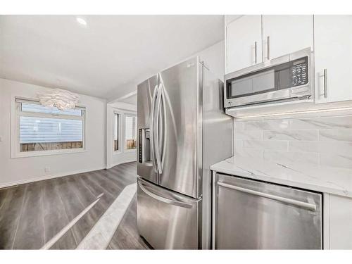 908 Riverbend Drive Se, Calgary, AB - Indoor Photo Showing Kitchen