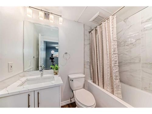 908 Riverbend Drive Se, Calgary, AB - Indoor Photo Showing Bathroom