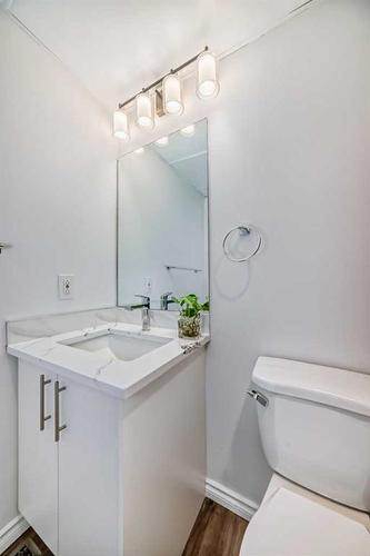 908 Riverbend Drive Se, Calgary, AB - Indoor Photo Showing Bathroom