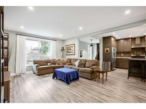 664 Royalite Way Se, Diamond Valley, AB - Indoor Photo Showing Living Room