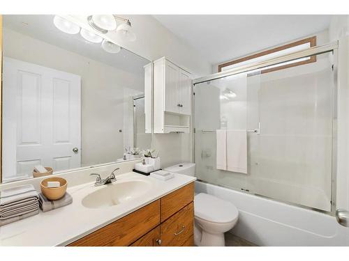 29 Crystal Shores Crescent, Okotoks, AB - Indoor Photo Showing Bathroom