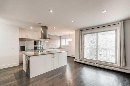 302-1721 13 Street Sw, Calgary, AB - Indoor Photo Showing Kitchen