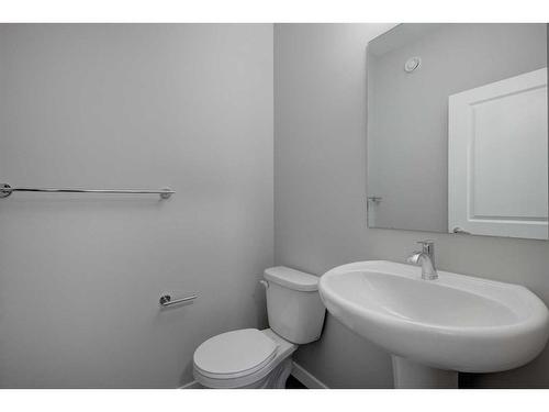 199 Silver Spruce Grove Sw, Calgary, AB - Indoor Photo Showing Bathroom