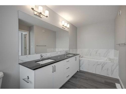 199 Silver Spruce Grove Sw, Calgary, AB - Indoor Photo Showing Bathroom