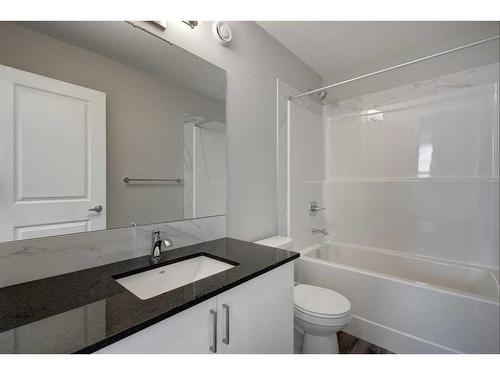 199 Silver Spruce Grove Sw, Calgary, AB - Indoor Photo Showing Bathroom