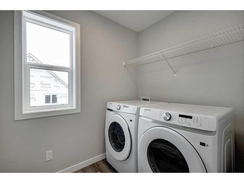 199 Silver Spruce Grove Sw, Calgary, AB - Indoor Photo Showing Laundry Room