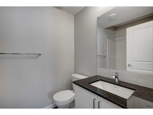 199 Silver Spruce Grove Sw, Calgary, AB - Indoor Photo Showing Bathroom