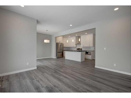 199 Silver Spruce Grove Sw, Calgary, AB - Indoor Photo Showing Kitchen