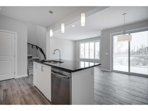 199 Silver Spruce Grove Sw, Calgary, AB - Indoor Photo Showing Kitchen