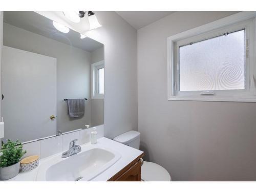 55 Covington Rise Ne, Calgary, AB - Indoor Photo Showing Bathroom