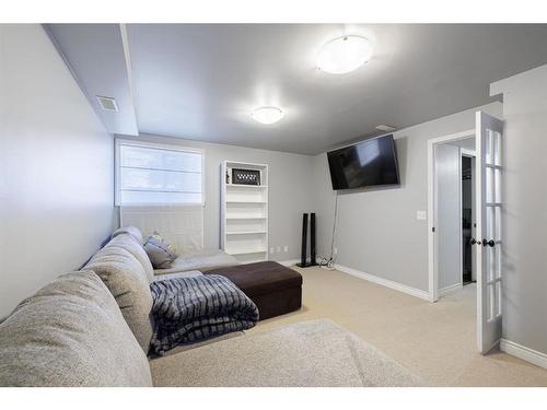 55 Covington Rise Ne, Calgary, AB - Indoor Photo Showing Bedroom