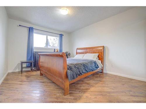 1011 Abbeydale Drive Ne, Calgary, AB - Indoor Photo Showing Bedroom