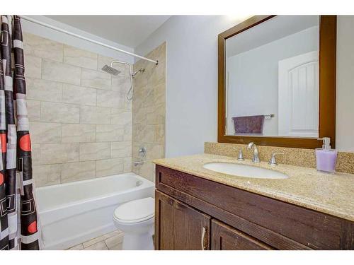 1011 Abbeydale Drive Ne, Calgary, AB - Indoor Photo Showing Bathroom