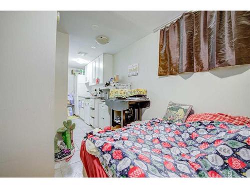 1011 Abbeydale Drive Ne, Calgary, AB - Indoor Photo Showing Bedroom