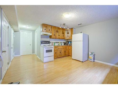 1011 Abbeydale Drive Ne, Calgary, AB - Indoor Photo Showing Kitchen