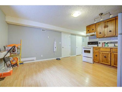 1011 Abbeydale Drive Ne, Calgary, AB - Indoor Photo Showing Kitchen