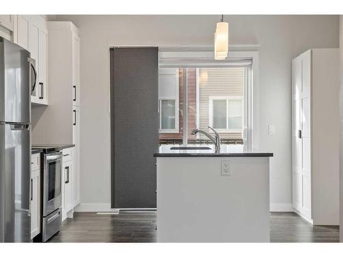 484 Canals Crossing Sw, Airdrie, AB - Indoor Photo Showing Kitchen