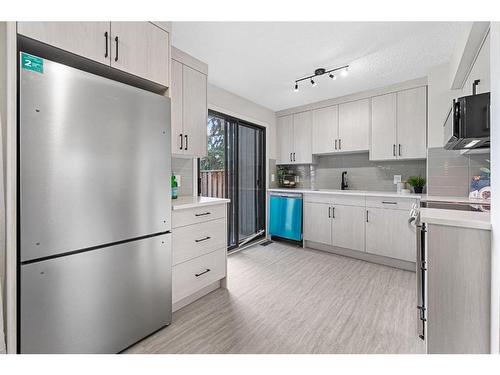 104-9803 24 Street Sw, Calgary, AB - Indoor Photo Showing Kitchen