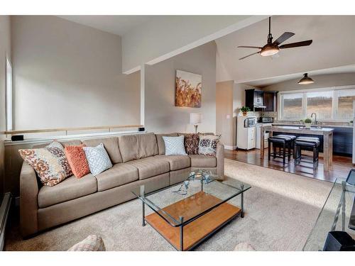 194037 192 Street West, Rural Foothills County, AB - Indoor Photo Showing Living Room